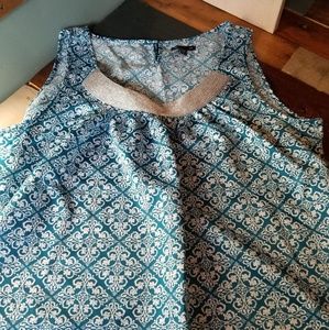 Gap patterned tank top